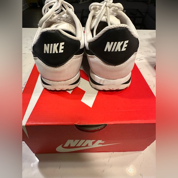 Nike Cortez size 8.5Womens 7Youth black and white - Picture 2 of 9